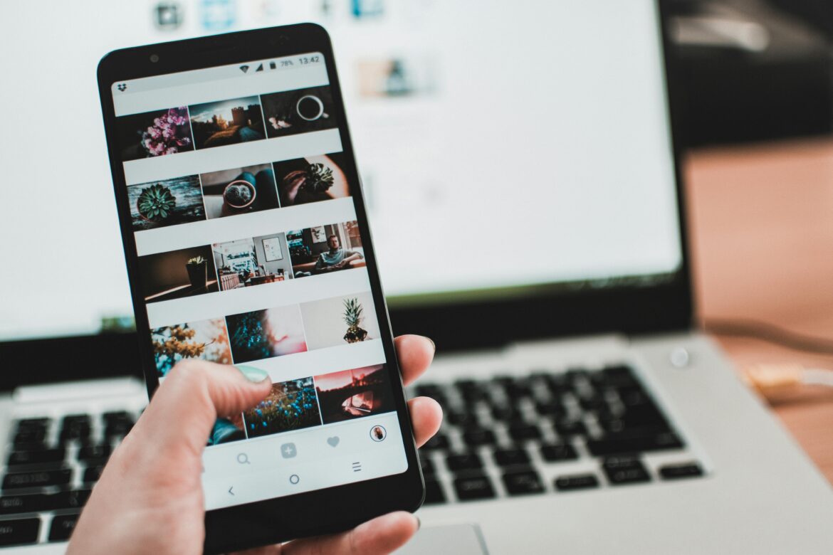 Von der Feder zum Klick: Eine fantasievolle Reise durch die Welt der Content-Erstellung