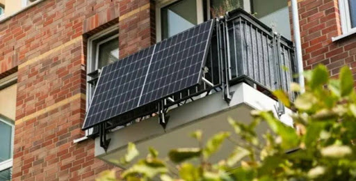 Balkonkraftwerk mit Speicher: So wird Ihr Balkon energieautark